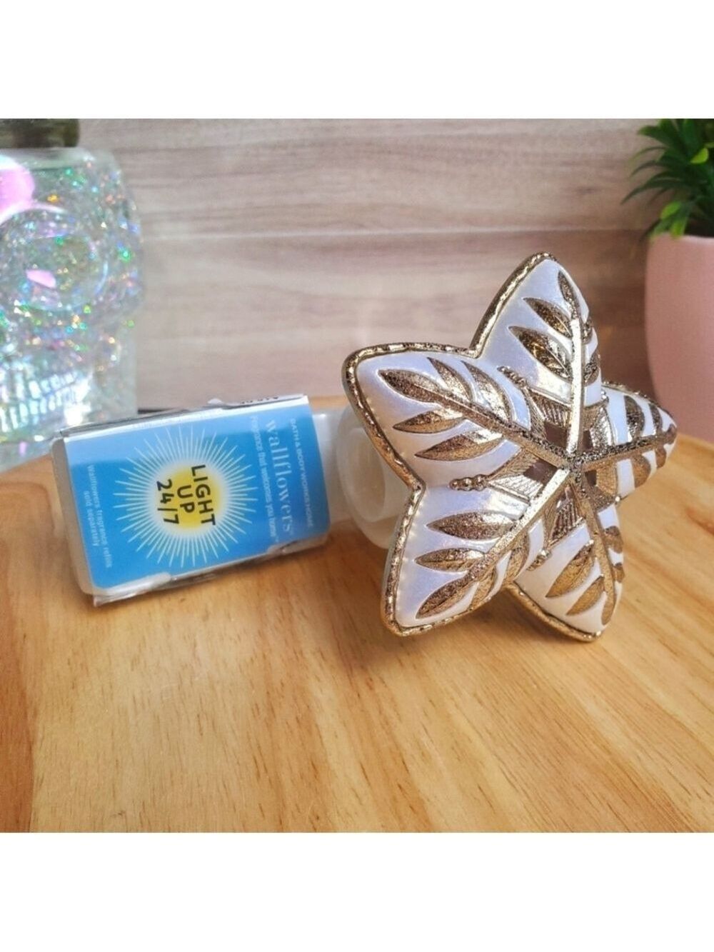 Bath and Body Works Holiday Christmas Snowflakes Wallflower Night Light